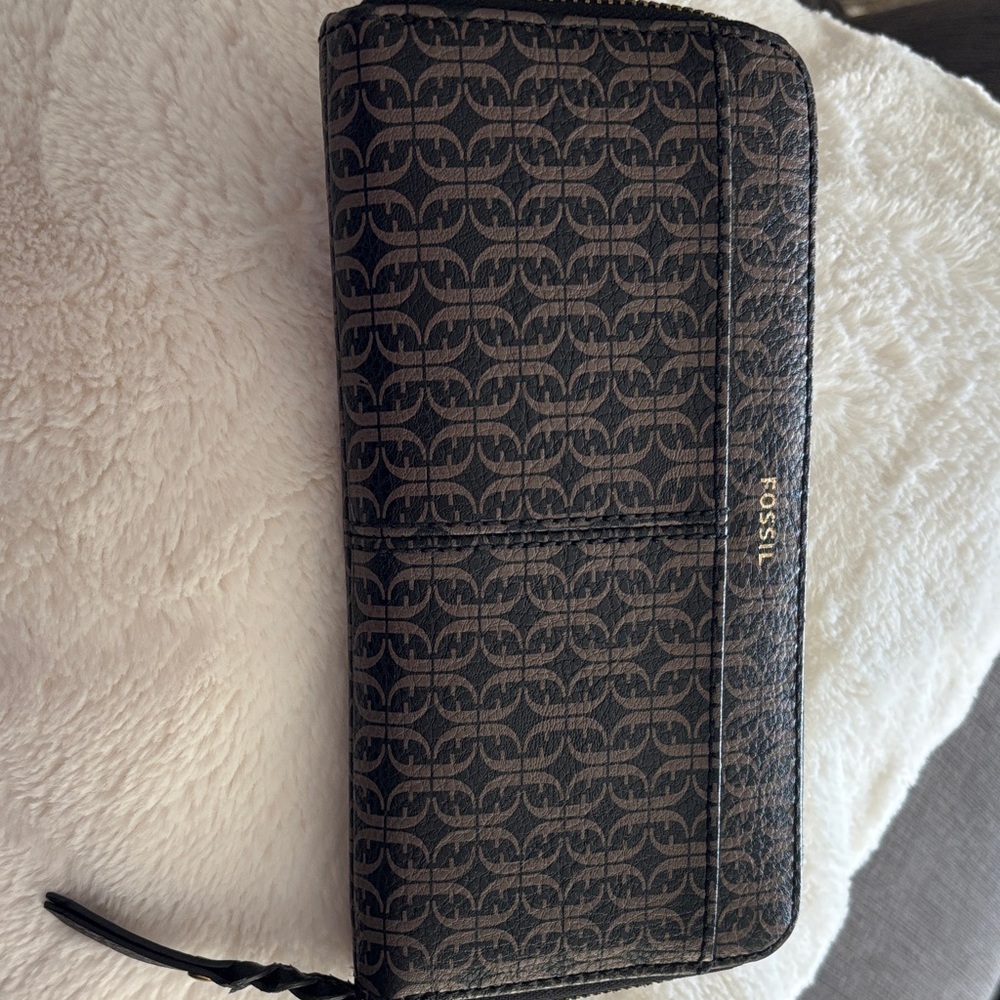 Fossil Black and Tan Patterned Wallet